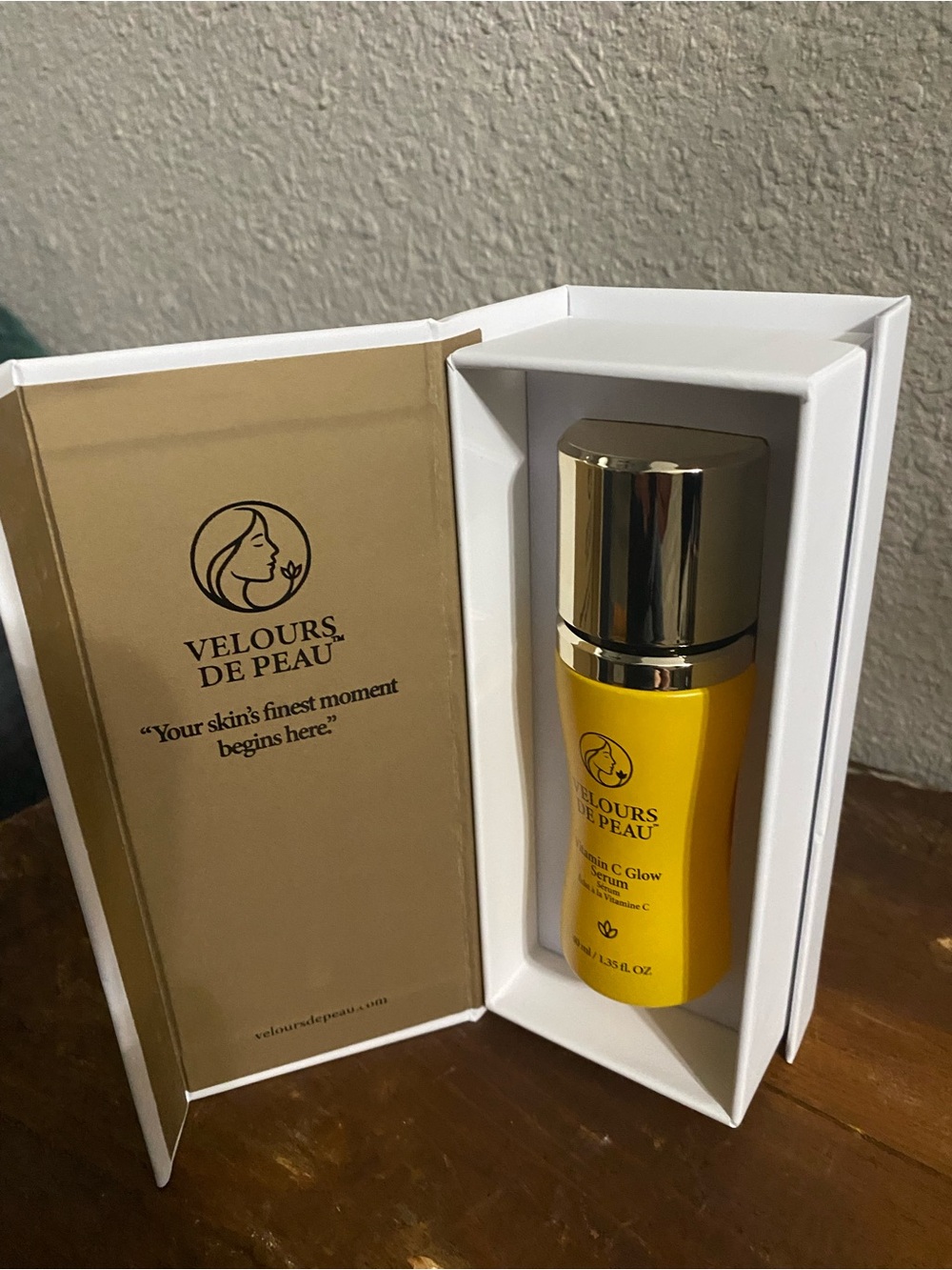Vitamin C Glow Serum — White & Gold - Picture 4 of 4